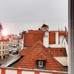 Daire Karlova 25, Prag